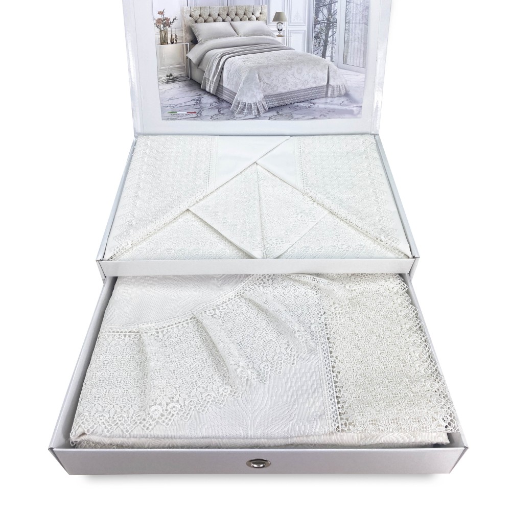 Couvre-lit et drap avec dentelle macramé idéal comme idée cadeau de mariée