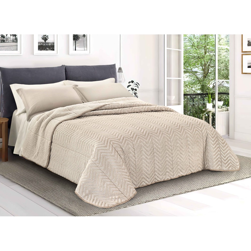 Soft quilt made of extra heavy faux fur Soft quilt made of extra heavy faux fur