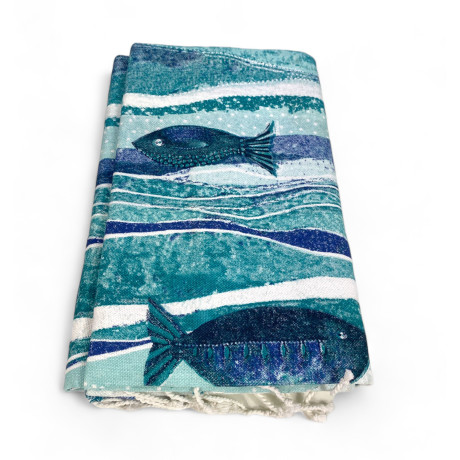 Serviette de plage en coton à franges dessinées avec des poissons sur couleur turquoise
