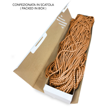 Cortina Mariel con cuentas de color óxido con anillos deslizantes en barra de PVC