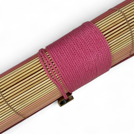 Estructura de bambú natural: cortinas ajustables con sistema de cuerda