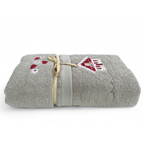 Toalla de Tirol topo con decoraciones de corazón rojo y edelweiss