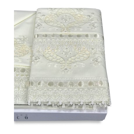 SHEET WITH MACRAMÉ LACE AND BURANO LACE CREAM DOUBLE WEDDING IDEA